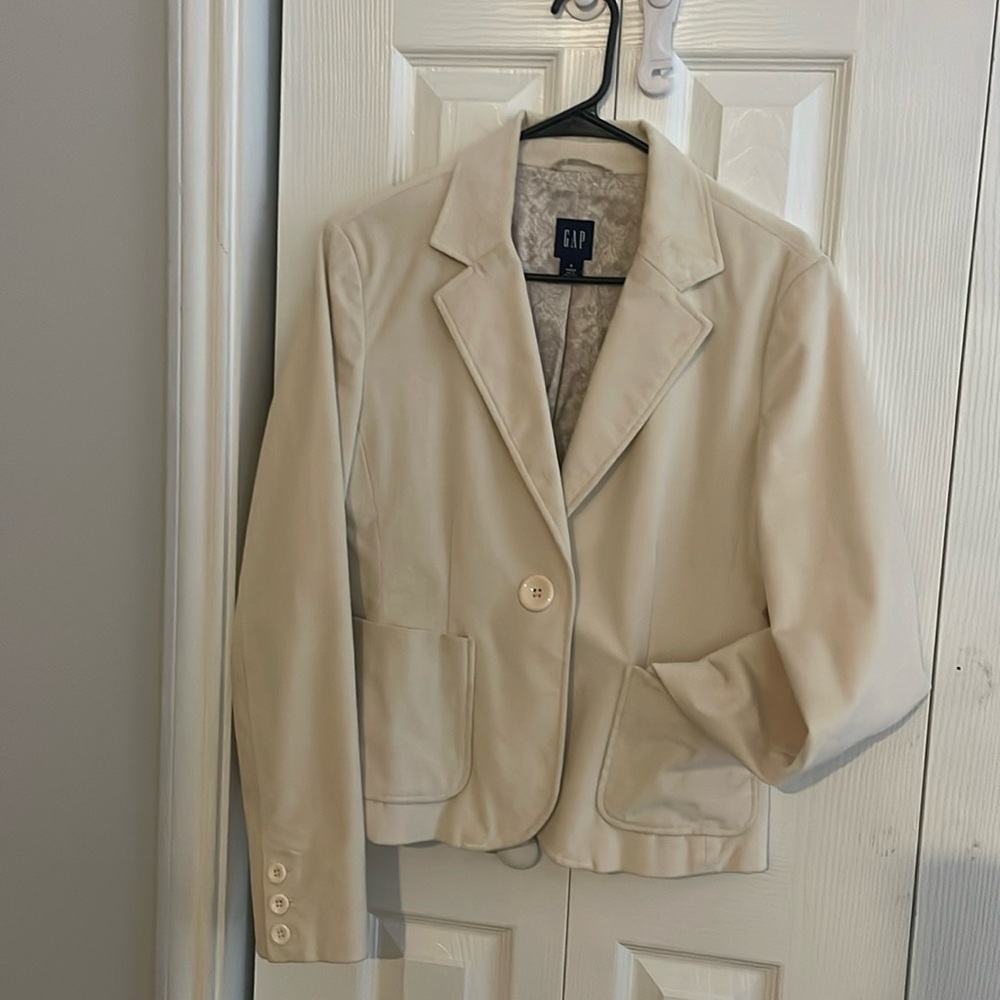 Gap women’s blazer, cream colored